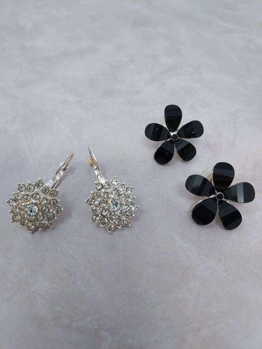 Rhinestone Clear Black Earrings Flower Snowflake 2 Pairs Pierced Silver Tone